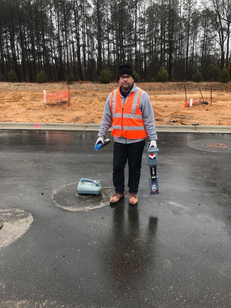 PROJECTS RF USA: Image 2. Worker with adequate wears (03/28/2019)