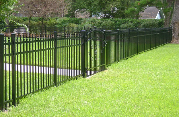 Image 5. Ornamental metal fence with sober and elegant design (Internet - Aug2019)
PROJECTS RF USA